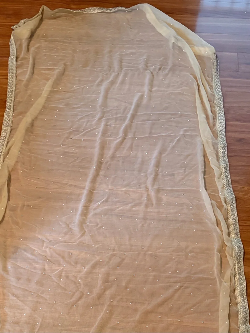 Gold dupatta scarf, embrodiered - Picture 5 of 8
